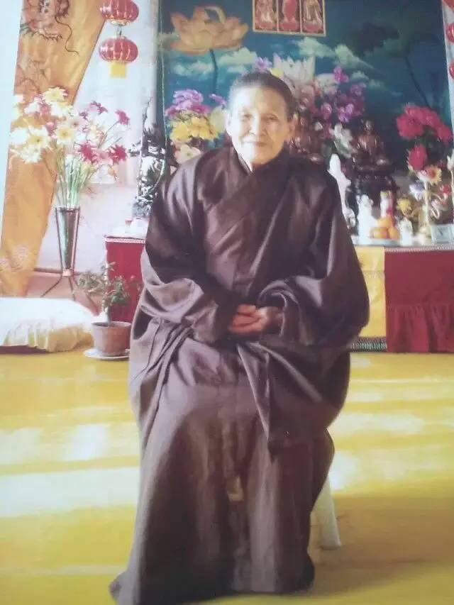 我們極樂世界見!菩薩老媽時候到了…「邊打坐念經」離開世界:人間最圓滿的道別