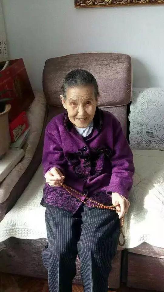 我們極樂世界見!菩薩老媽時候到了…「邊打坐念經」離開世界:人間最圓滿的道別