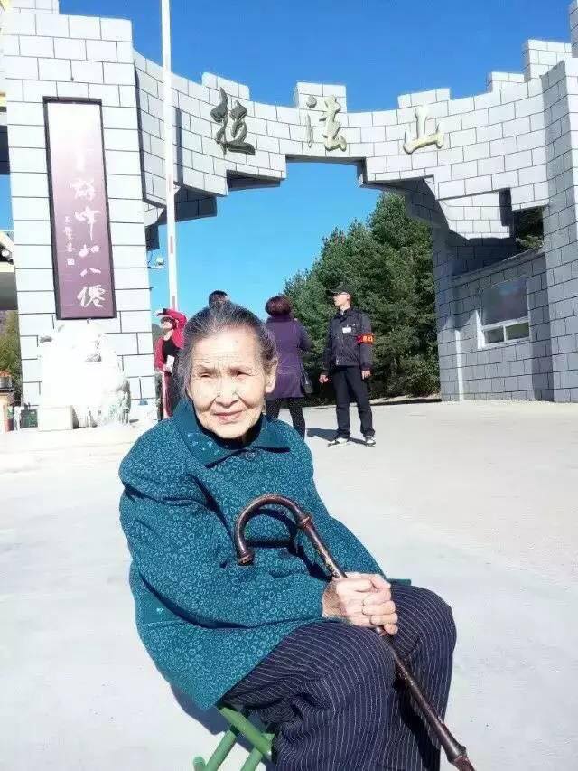 我們極樂世界見!菩薩老媽時候到了…「邊打坐念經」離開世界:人間最圓滿的道別