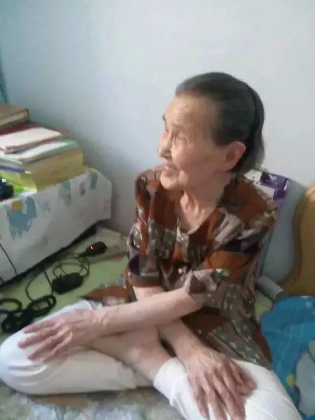 我們極樂世界見!菩薩老媽時候到了…「邊打坐念經」離開世界:人間最圓滿的道別