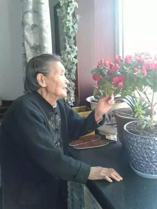 我們極樂世界見!菩薩老媽時候到了…「邊打坐念經」離開世界:人間最圓滿的道別