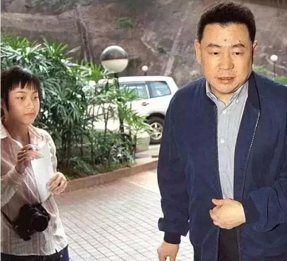 打敗前港姐嫁入豪門!中學學歷「兩女共侍一夫」爭寵14年 「高情商勝出」坐擁400億身家