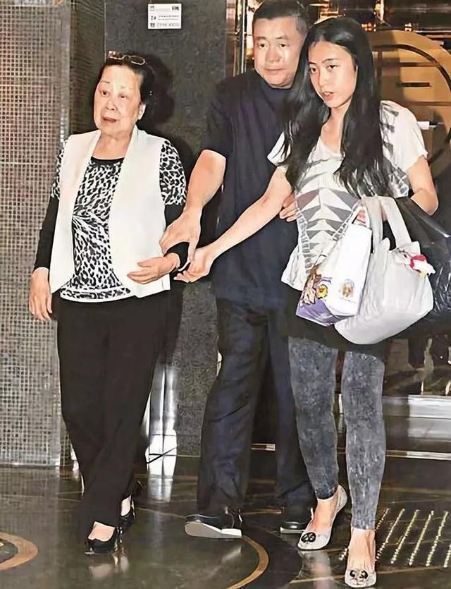 打敗前港姐嫁入豪門!中學學歷「兩女共侍一夫」爭寵14年 「高情商勝出」坐擁400億身家