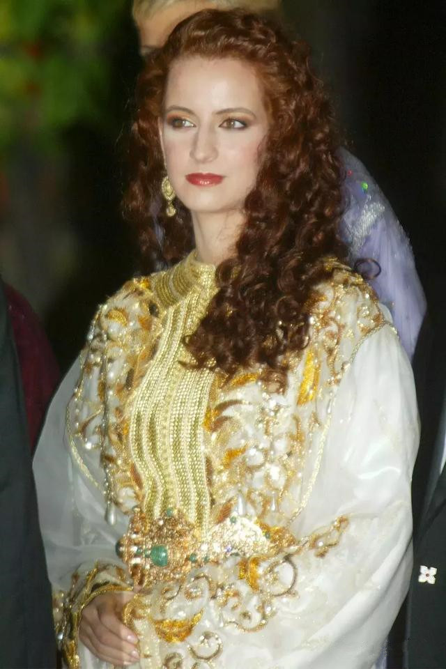 王室「灰姑娘」都沒好結果?摩洛哥王妃「傾倒風流國王獨佔後宮」,卻已神秘失蹤2年!