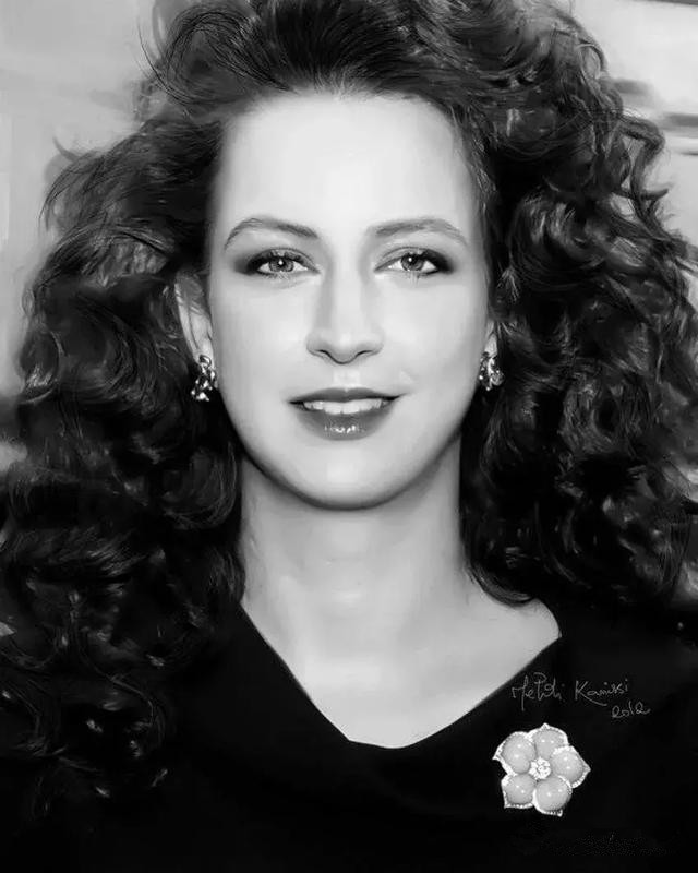 王室「灰姑娘」都沒好結果?摩洛哥王妃「傾倒風流國王獨佔後宮」,卻已神秘失蹤2年!