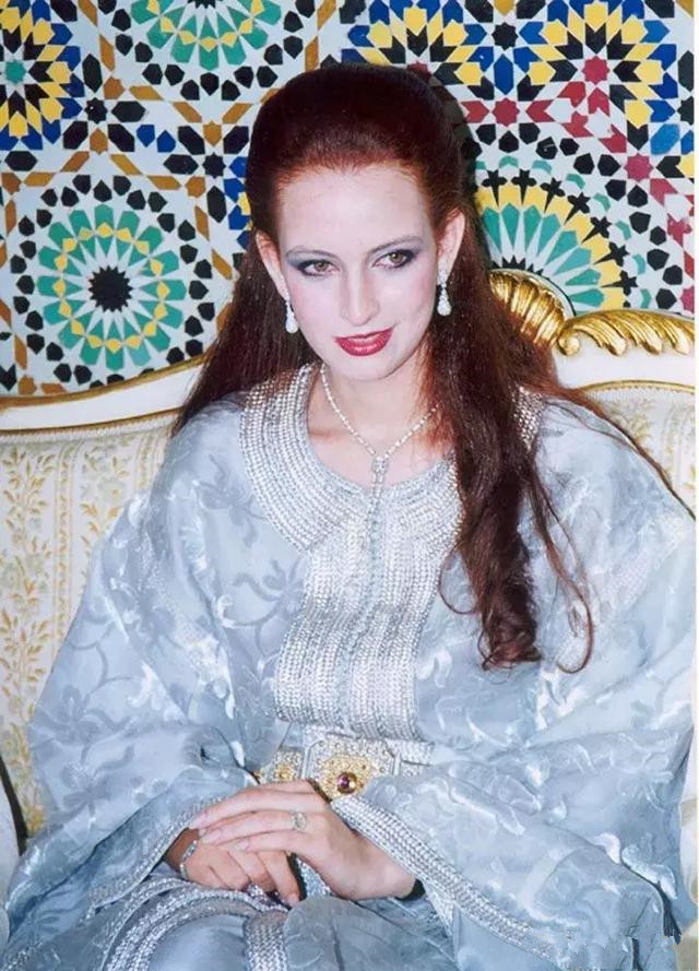 王室「灰姑娘」都沒好結果?摩洛哥王妃「傾倒風流國王獨佔後宮」,卻已神秘失蹤2年!