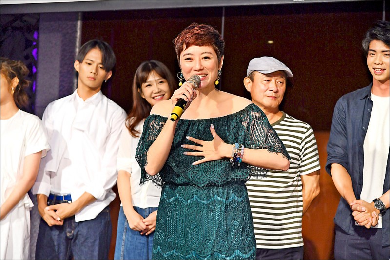 劉曉憶神秘男友「壯碩男」曝光！曾「出演江志豐MV 」大方獻聲　甜蜜熱戀有共識不婚「4年前可能有機會」