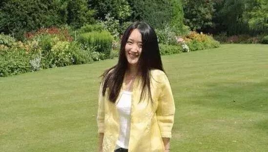 甜美歌后「為富商引產4次」3年戀愛耗盡她一生　今48歲容貌依舊「不再談愛」生活愜意