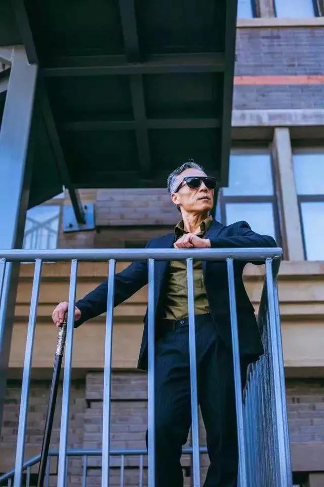 62歲型男被封為「老年彭于晏」！ 健身40年帥氣不輸小鮮肉　受邀米蘭時尚週證明「年輕人做的我也行」