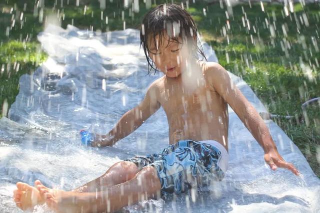 德國老公改造荒廢20年老宅　保留傳統紅磚古厝「一家四口遠離電子產品」　孩子「回歸大自然」與動植物為伍 