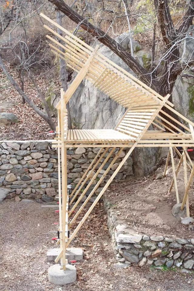 德國老公改造荒廢20年老宅　保留傳統紅磚古厝「一家四口遠離電子產品」　孩子「回歸大自然」與動植物為伍 