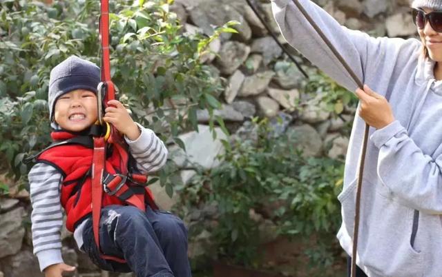 德國老公改造荒廢20年老宅　保留傳統紅磚古厝「一家四口遠離電子產品」　孩子「回歸大自然」與動植物為伍 