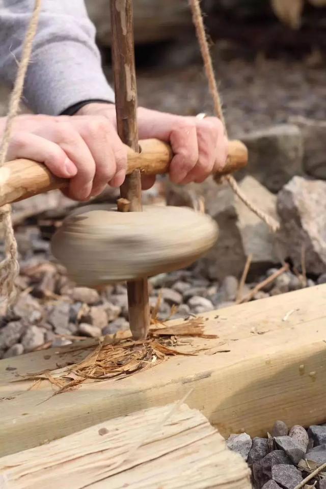 德國老公改造荒廢20年老宅　保留傳統紅磚古厝「一家四口遠離電子產品」　孩子「回歸大自然」與動植物為伍 