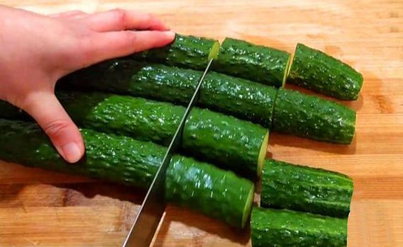 黃瓜新做法，每天吃都不膩，開胃下飯，做法超簡單，學起來~