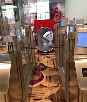 新加坡機場推「溜滑梯通關」不怕會遲到　機票一嗶「超高速瞬移」咻一下秒達登機口