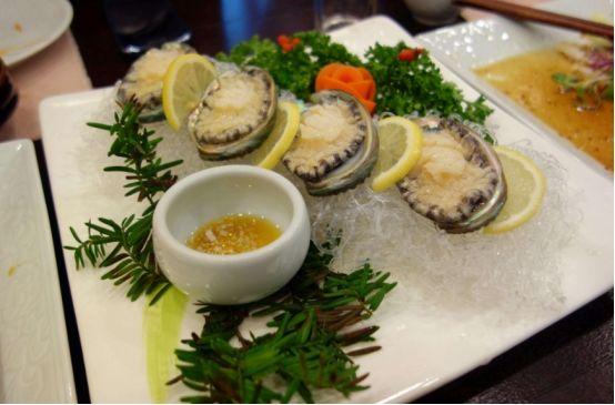 第一次吃鮑魚，當服務員問你要「幾頭」時，如何回答「不丟面子」