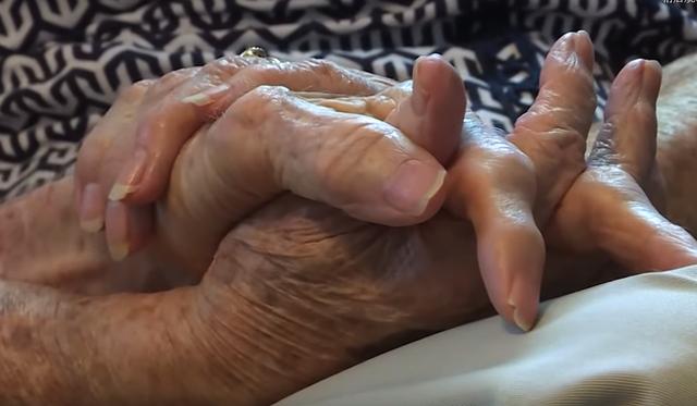 恩愛71年！94歲夫離開後12小時　88歲妻心碎「緊跟腳步」走了　「膝下子孫滿堂」無憾：這就是永恆