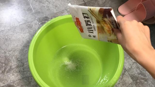 拖把又黑又髒很難清洗？用一個小妙招，瞬間把拖把洗的乾乾凈凈