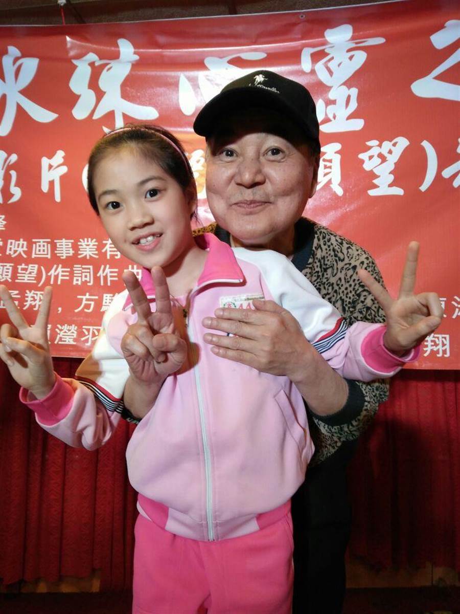 喪妻5年！方駿當單親爸撫養「國中女兒神似周子瑜」大眼超甜　「立志當演員」他馬上報培訓班