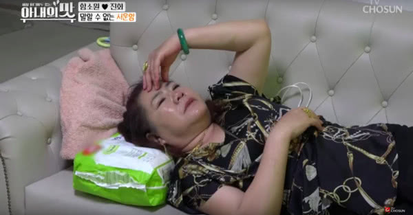 婆婆「嘴咬雞肉」餵8個月女兒　女星「當場發飆」氣氛瞬間僵掉