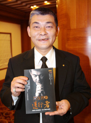 冬瓜大哥走了6年！獨子「接手3年搞垮事業」抱怨爸沒教養　某天聽到「爸爸最後的遺言」崩潰大哭