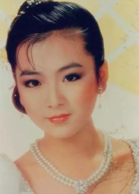 戲如人生！《包青天》趙永馨「曾遭男友動手」為情想不開　嫁燈光師「隱婚10年」56歲外表凍齡