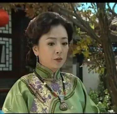 戲如人生！《包青天》趙永馨「曾遭男友動手」為情想不開　嫁燈光師「隱婚10年」56歲外表凍齡