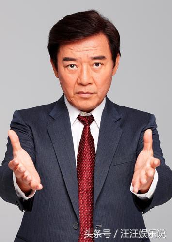 66歲李立群全家福曝光！超正女兒複製爸爸神韻「背景不簡單」　兒繼承衣缽出道一家定居加拿大