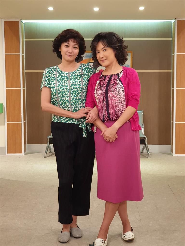 因「檳榔姊妹花」 爆紅陷憂鬱！厭當女丑想不開「轉行當心理師」　聞分居10年夫變臉：不是很想聊