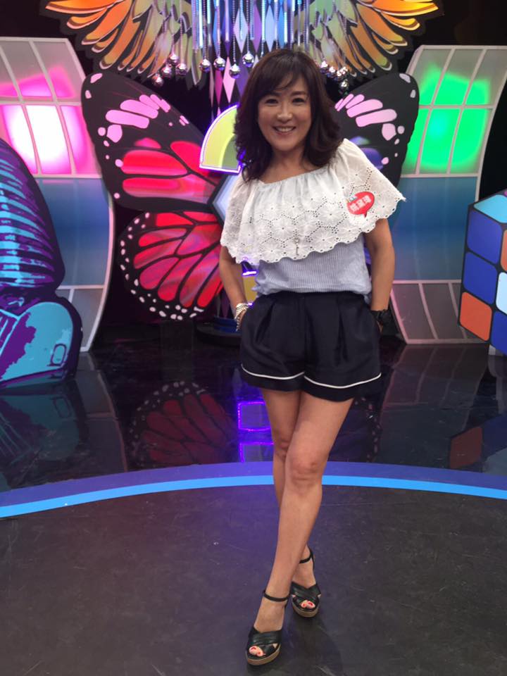 因「檳榔姊妹花」 爆紅陷憂鬱！厭當女丑想不開「轉行當心理師」　聞分居10年夫變臉：不是很想聊