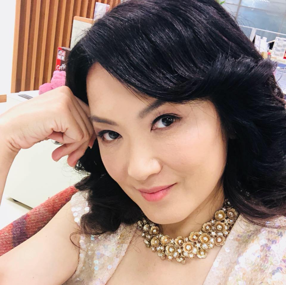 因「檳榔姊妹花」 爆紅陷憂鬱！厭當女丑想不開「轉行當心理師」　聞分居10年夫變臉：不是很想聊