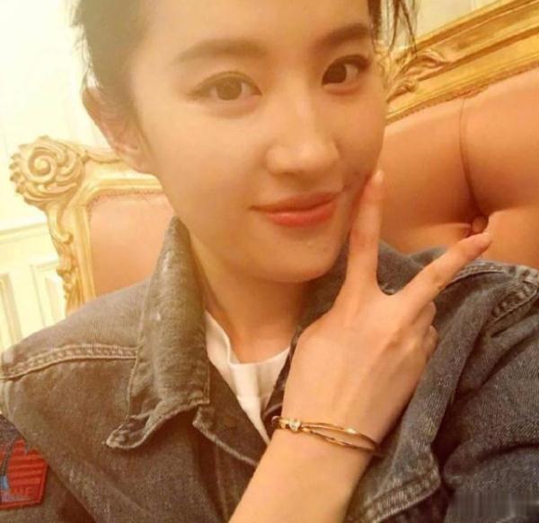 為什麼劉亦菲從不接清宮戲？當她換上「甄嬛裝」 網驚呆：一出場就劇終