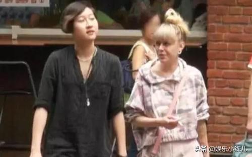 成龍私生女自幼遭排斥「管教過度報警抓母」　「小龍女20年遭遇」讓人感慨萬千