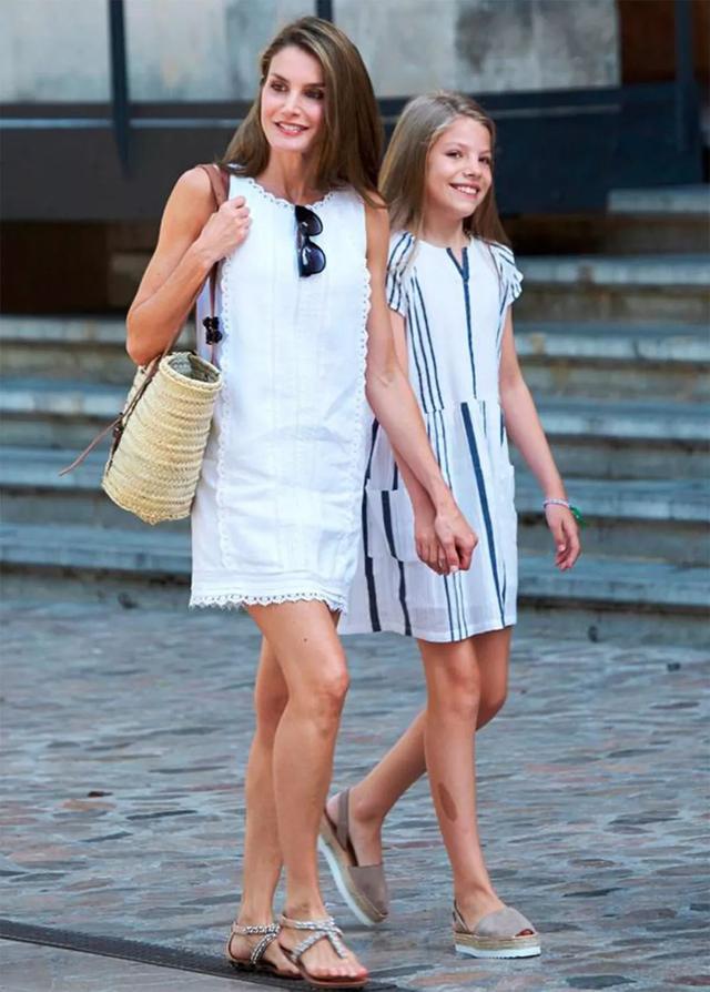 西班牙王后又穿「錯覺裙」,裙子像流水在變幻,凱特梅根都不是她的對手