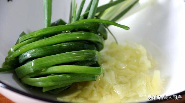 雞胸肉太老不好吃？教你雞胸肉最香的做法，外皮酥脆肉嫩不柴