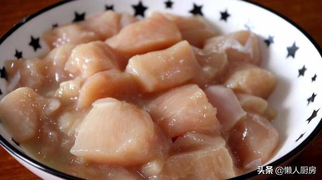 雞胸肉太老不好吃？教你雞胸肉最香的做法，外皮酥脆肉嫩不柴