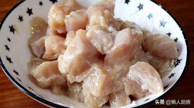 雞胸肉太老不好吃？教你雞胸肉最香的做法，外皮酥脆肉嫩不柴