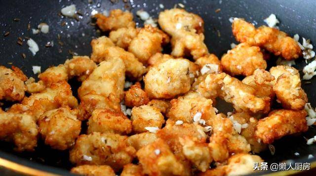 雞胸肉太老不好吃？教你雞胸肉最香的做法，外皮酥脆肉嫩不柴