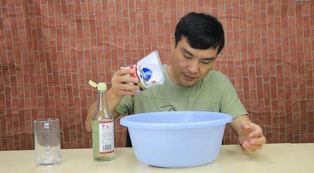 毛巾用久了又髒又臭，加點它泡一泡，毛巾乾淨如新