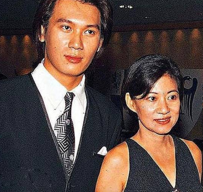 最帥展昭「愛上大23歲女富豪」母子戀被嘲吃軟飯　「重提72歲前女友」他有感而發今49歲仍單身