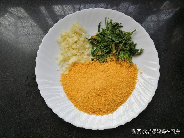 你只會「水煮大蝦」嗎？教你新做法蒜香濃郁，外酥里嫩，太好吃了