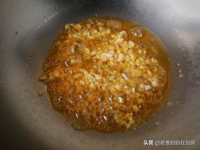 你只會「水煮大蝦」嗎？教你新做法蒜香濃郁，外酥里嫩，太好吃了