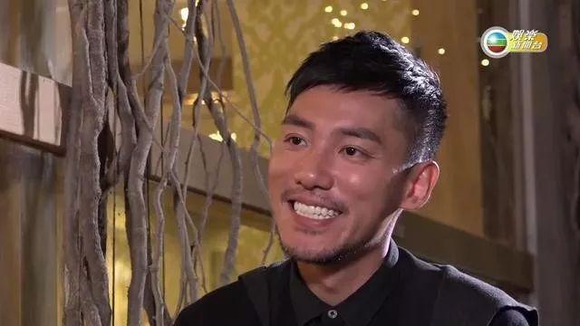 「11年受病痛折磨」全身脫皮病發無法下床 醫藥費龐大憂「遺傳後代」生二胎:笑不出