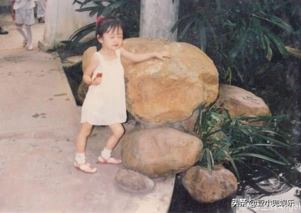 3歲雙親離異「從小寄人籬下」被母親忽略15年　媽媽偏愛「小14歲同母異父的妹妹」15歲扛養家責