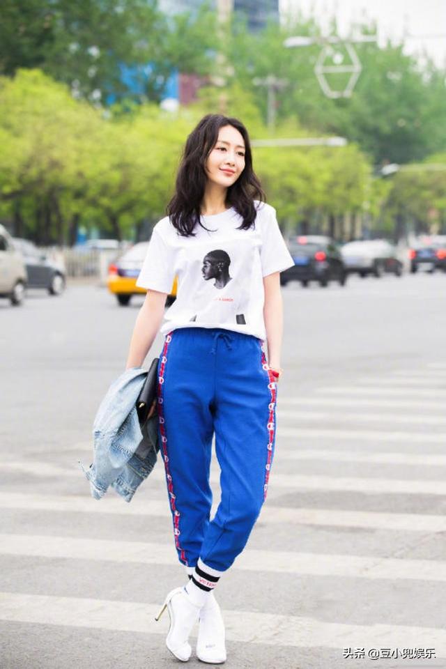 3歲雙親離異「從小寄人籬下」被母親忽略15年　媽媽偏愛「小14歲同母異父的妹妹」15歲扛養家責