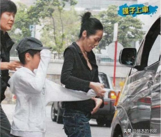 曾與王菲齊名！與活佛未婚生子「守口如瓶12年」卻換不來一聲問候　又談「相差22歲母子戀」終分手