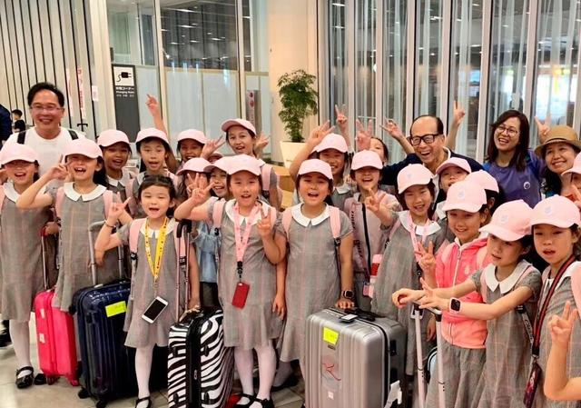 90歲李嘉誠「偶遇」舞蹈團隊出賽「秒掏185萬」　同框小團員「拄拐杖」身體依舊硬朗