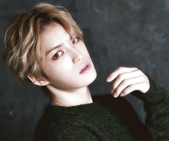 3歲被棄養「養父家8個姐姐都寵他」 爆紅後「生母主動相認」他超暖處理被讚爆:心中有愛的男人