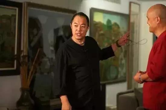 「皇阿瑪」張鐵林豪宅曝光！內有「寫大字專用地」美術一流　「裝潢堪稱皇宮」網友：不愧皇帝專業戶