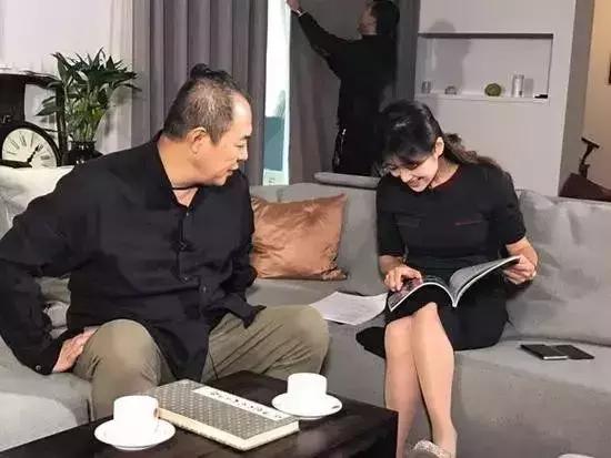 「皇阿瑪」張鐵林豪宅曝光！內有「寫大字專用地」美術一流　「裝潢堪稱皇宮」網友：不愧皇帝專業戶